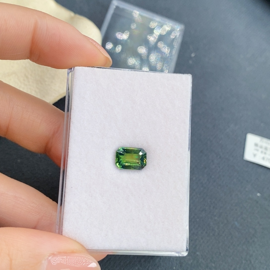 蓝宝石裸石未镶嵌