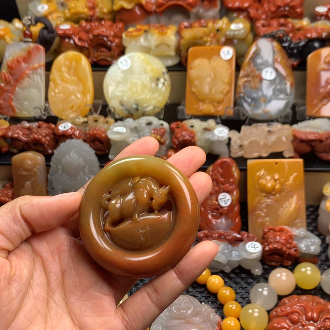 石英质玉（黄龙玉）挂件未镶嵌