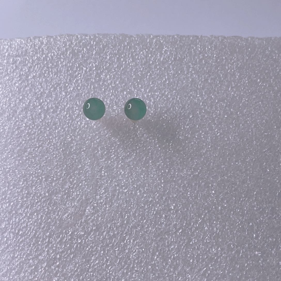 石英质玉耳钉未镶嵌