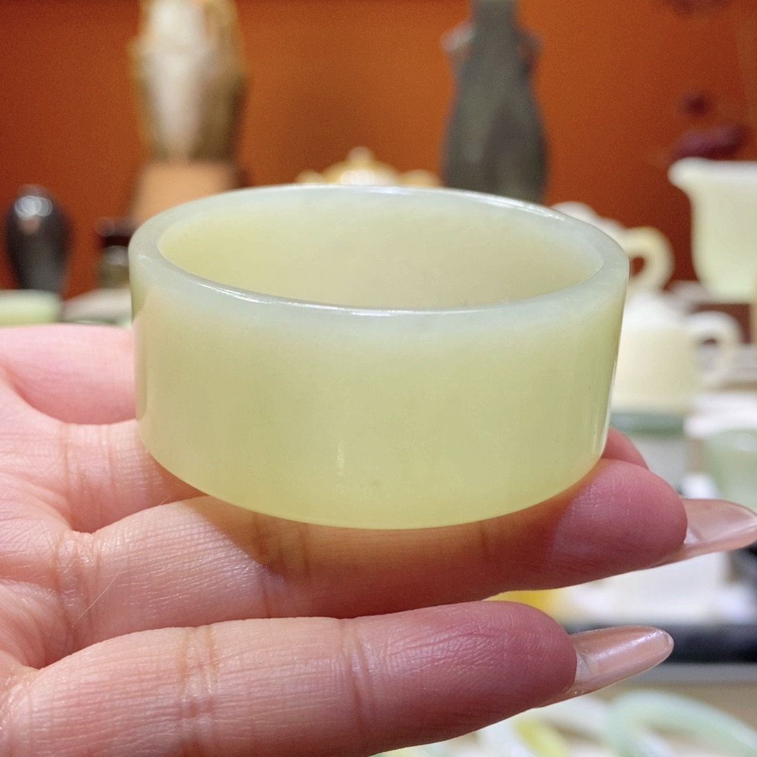 未镶嵌和田玉摆件新疆和田玉黄口杯