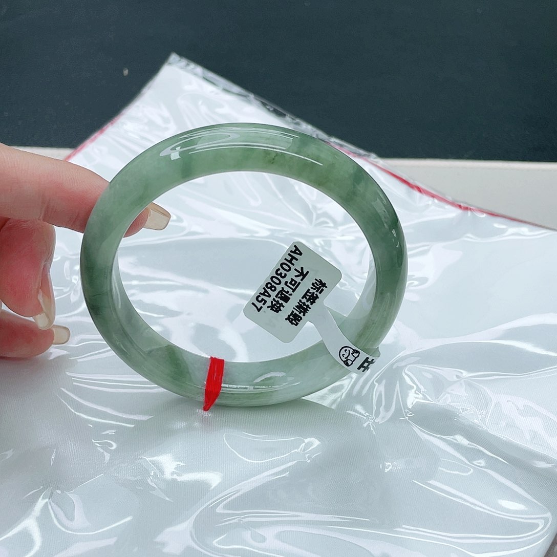 翡翠手镯未镶嵌正60