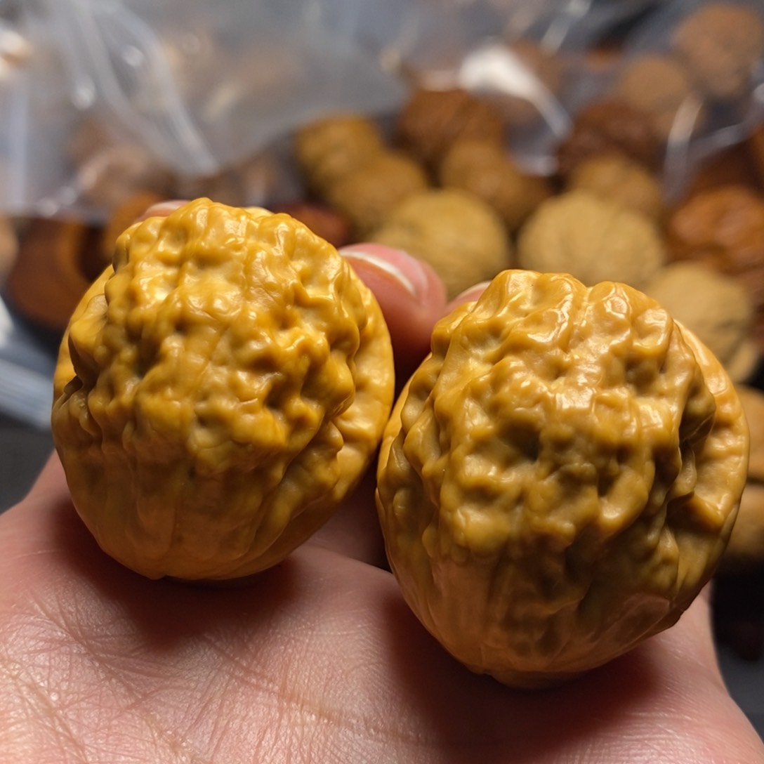 文玩核桃把件37尺赤火琉璃疙瘩包