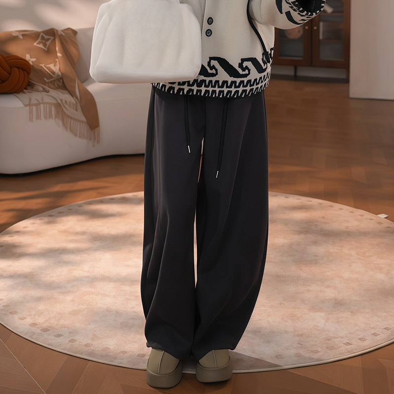 休闲风抽绳阔腿裤2025冬垂顺面料宽松剪裁冬日日常灵活百搭黑色