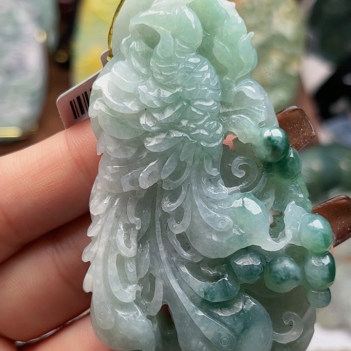 翡翠未镶嵌颈饰挂件
