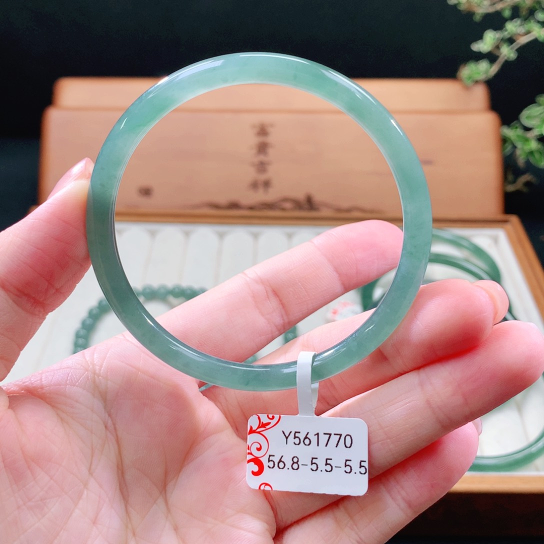 翡翠手镯（圆镯）未镶嵌
