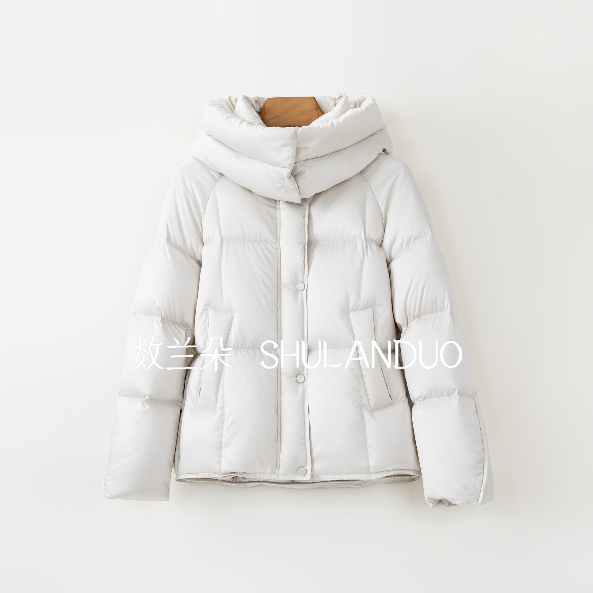 【95白鹅绒】数兰朵御寒保暖短款鹅绒服 6防面料时尚收口袖连帽鹅绒
