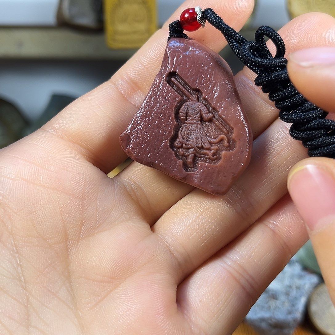 新疆戈壁事原石雕刻