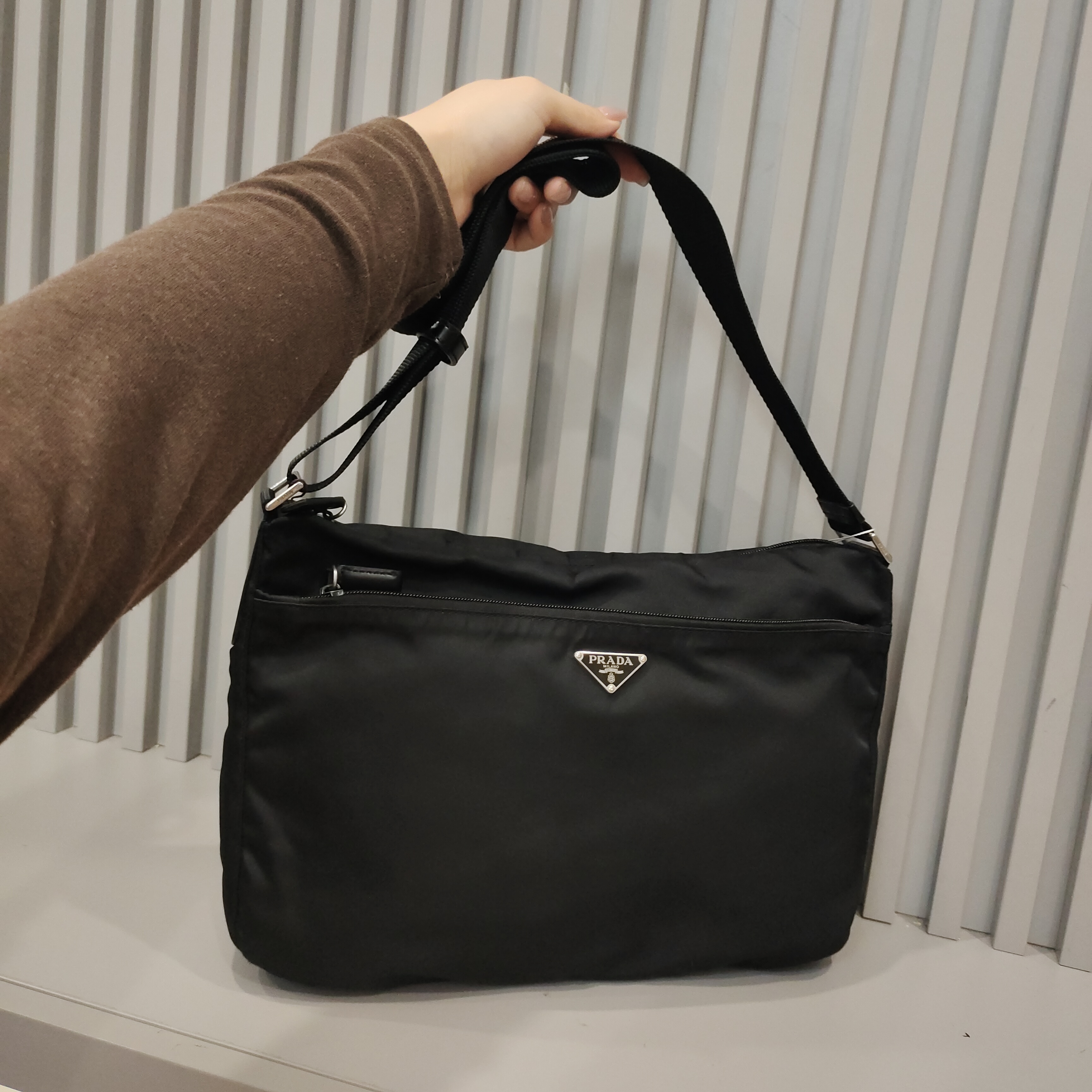 95新 Prada/普拉达 兔兔奢欣欣/普拉达大号相机斜挎包/241211037