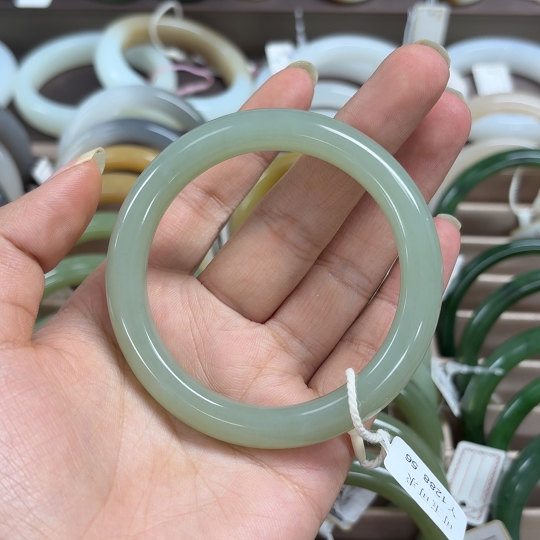 和田玉手镯未镶嵌B***?