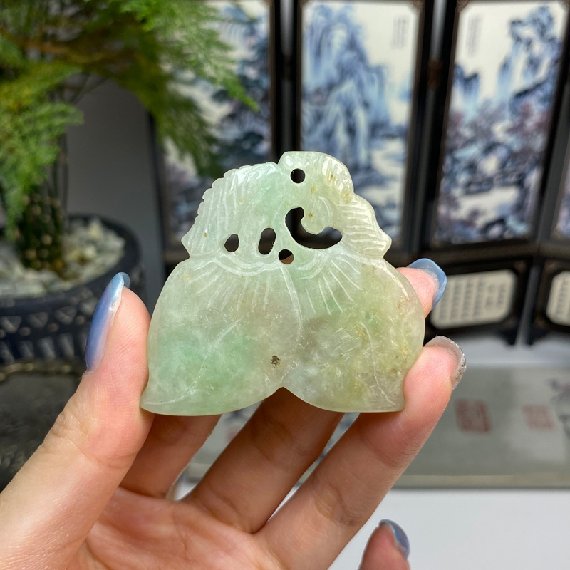 老料飘绿沁色寿桃挂件 天然翡翠A货