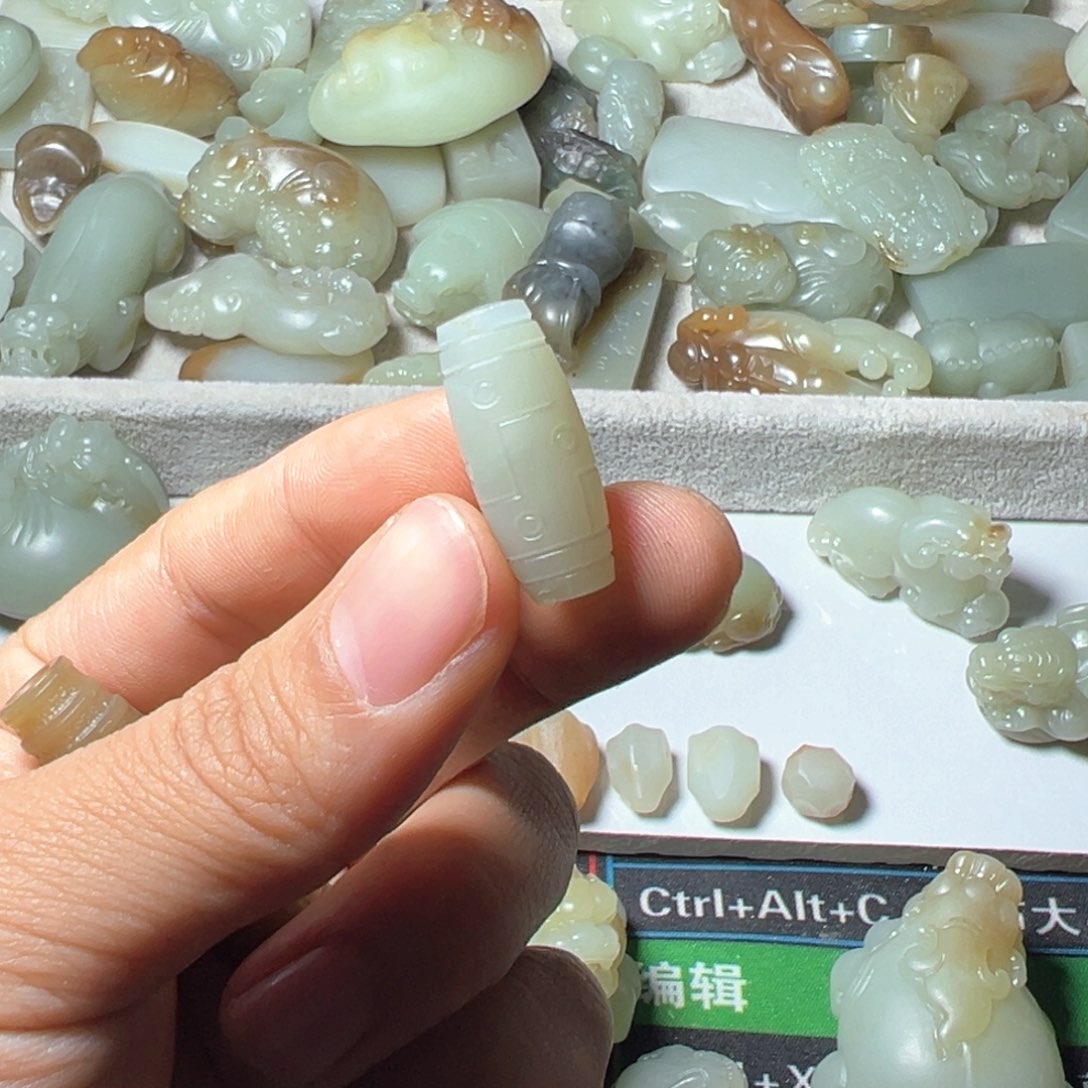 颈饰未镶嵌和田玉大****～