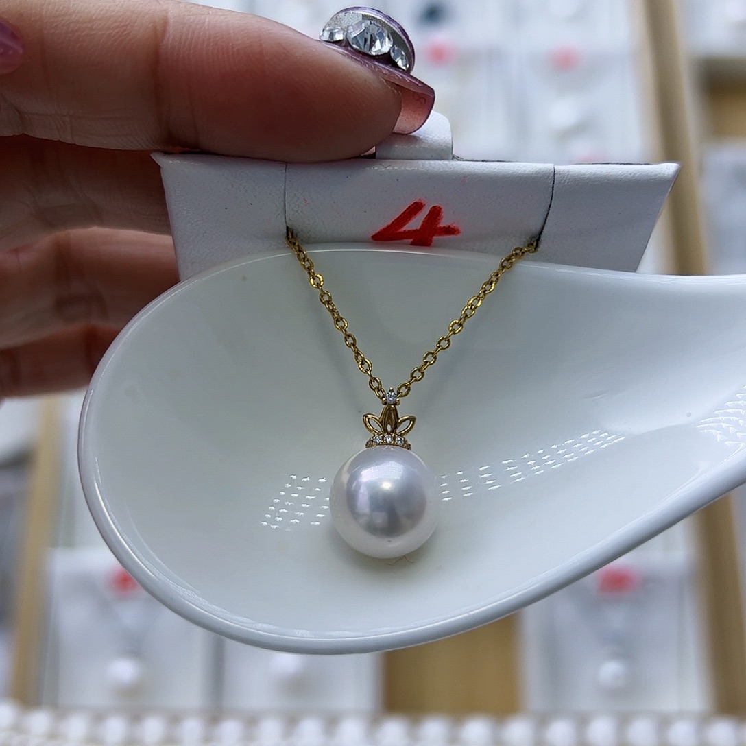 淡水珍珠吊坠(赠链)18K金镶嵌