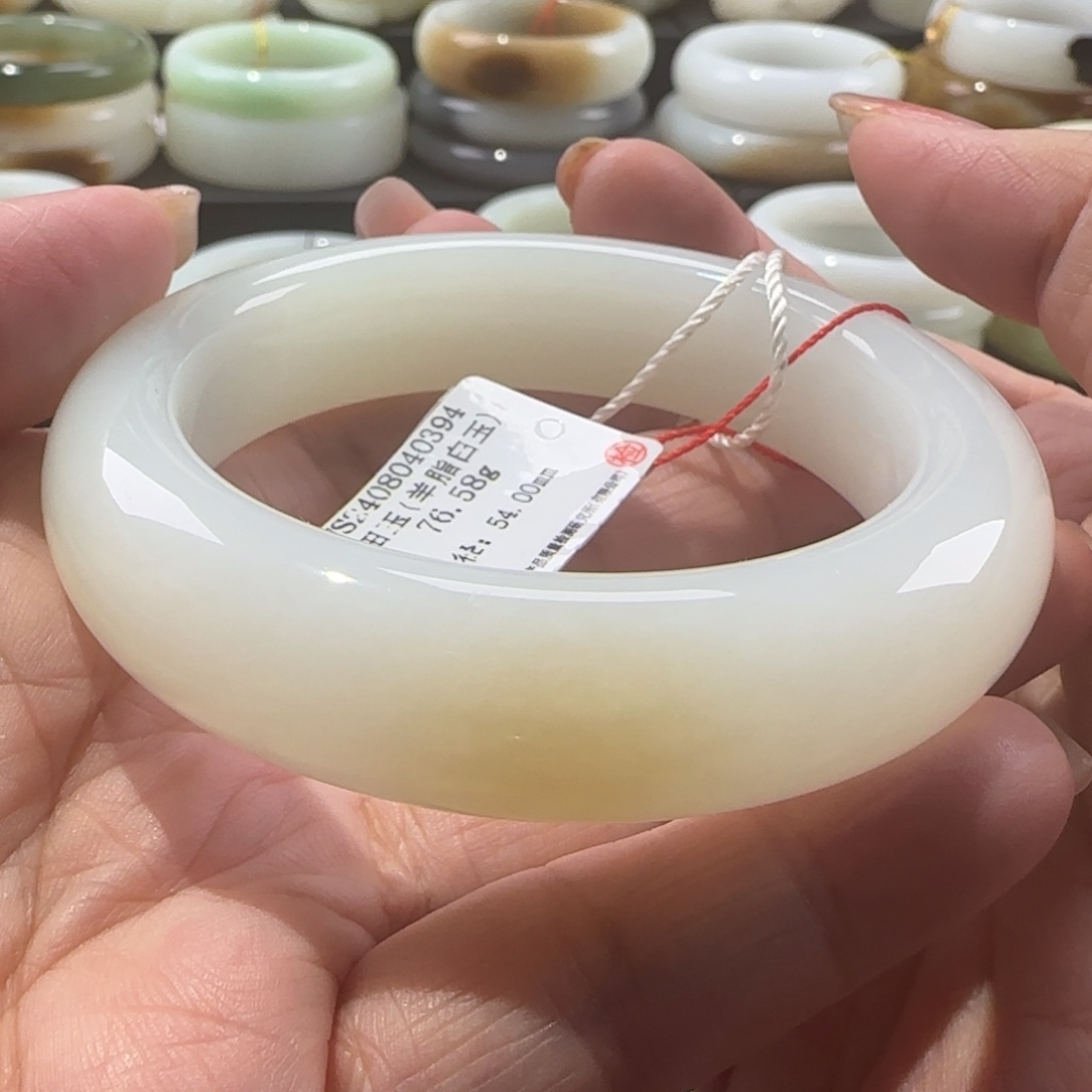 和田玉手镯未镶嵌