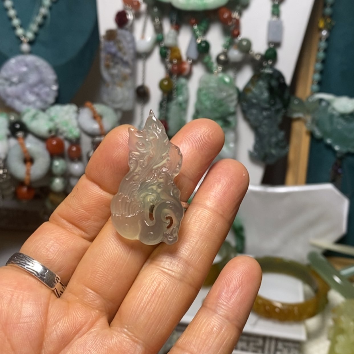【闪购商品】翡翠吊坠(赠链)未镶嵌