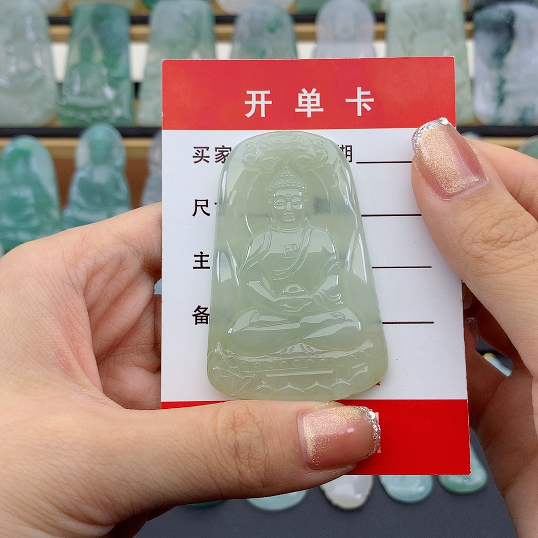 翡翠未镶嵌颈饰大日如来