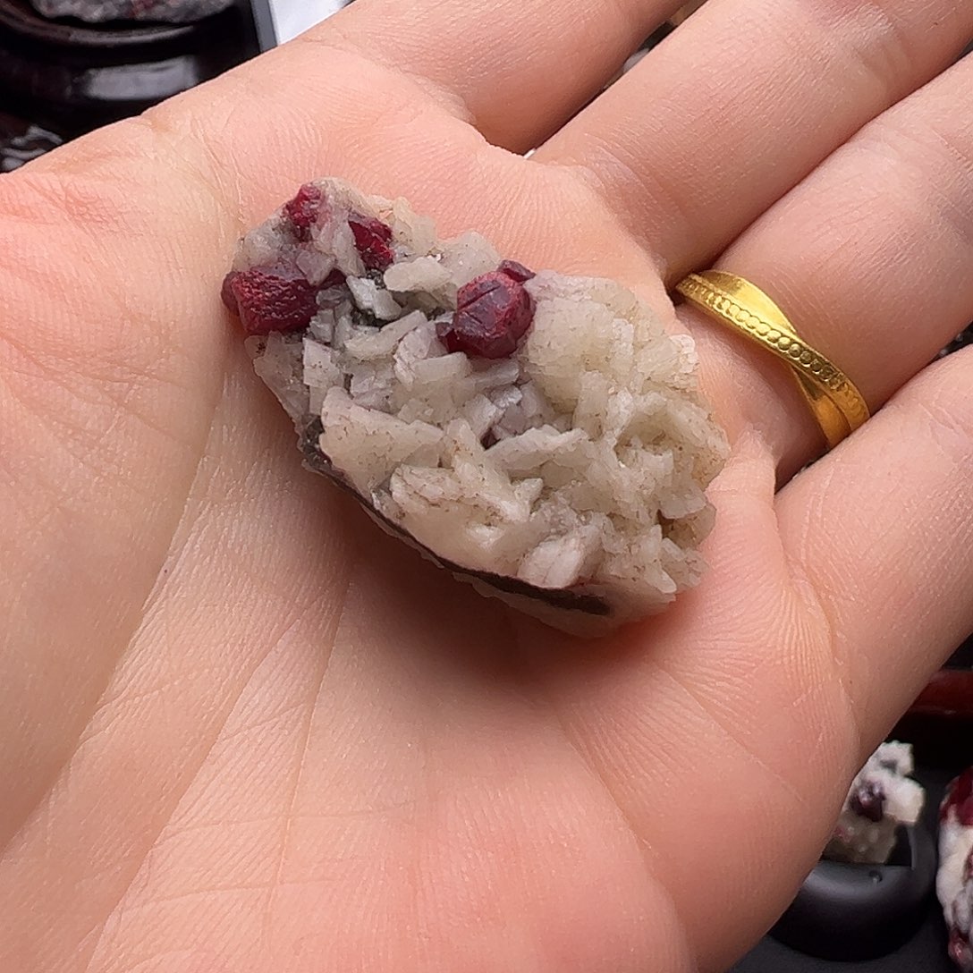 天然辰砂天然朱砂原石晶体