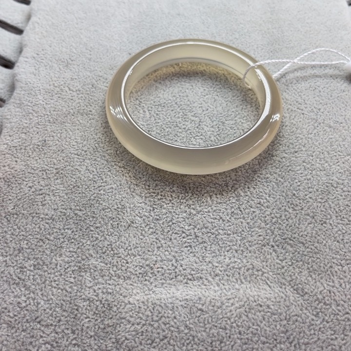 玛瑙/玉髓手镯未镶嵌?****人