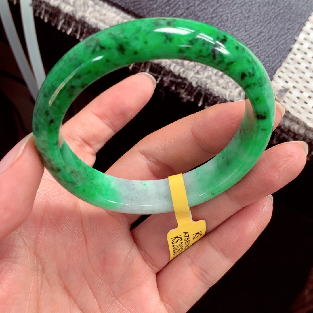 翡翠手镯未镶嵌莉缅甸