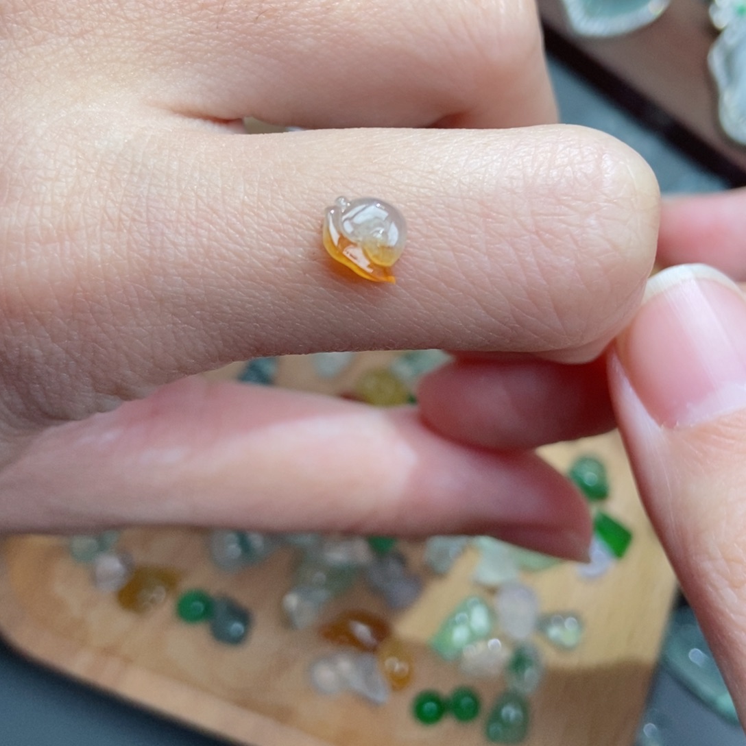 翡翠颈饰未镶嵌翡翠