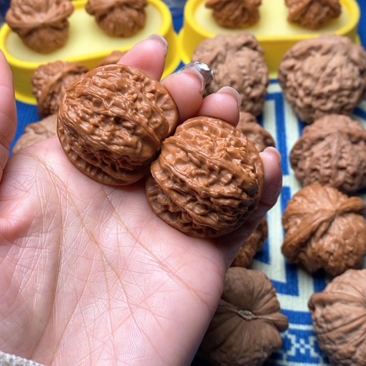 桃核吊坠白狮子37