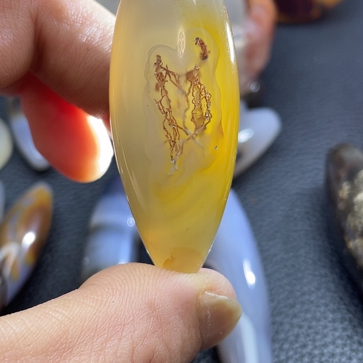 花***仕玛瑙/玉髓未镶嵌颈饰