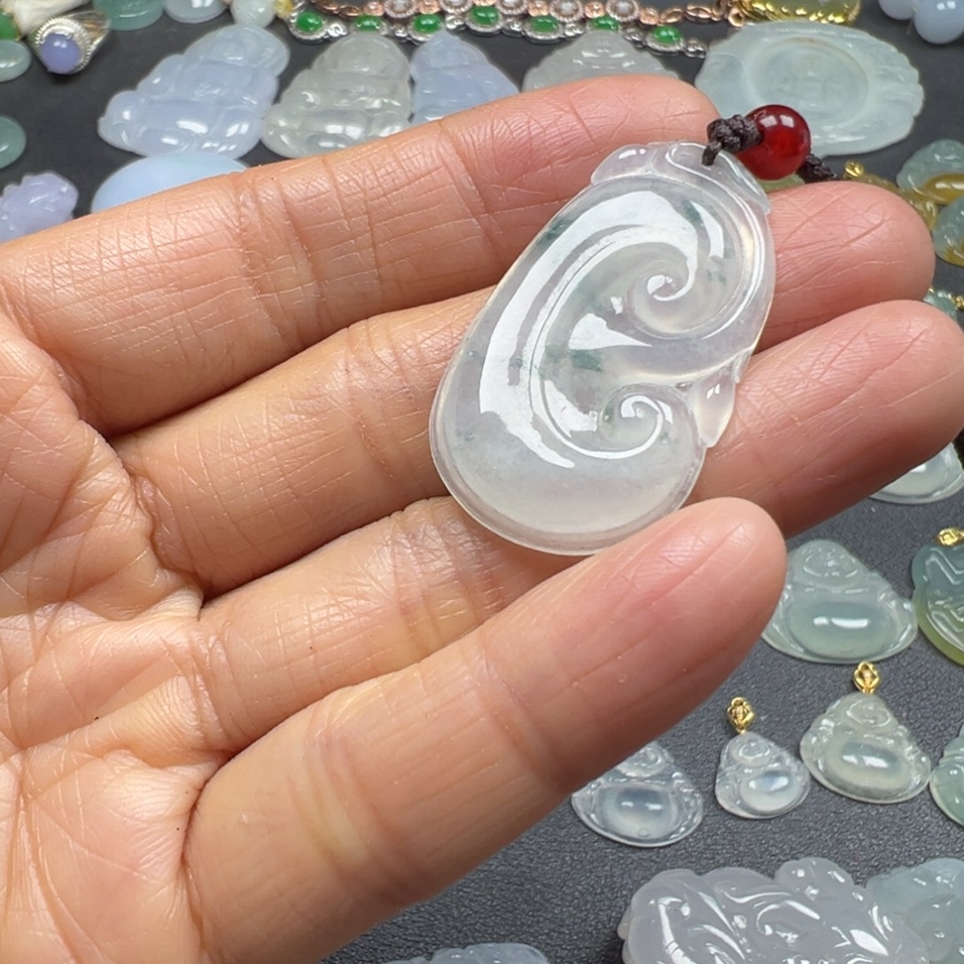 翡翠未镶嵌颈饰如意