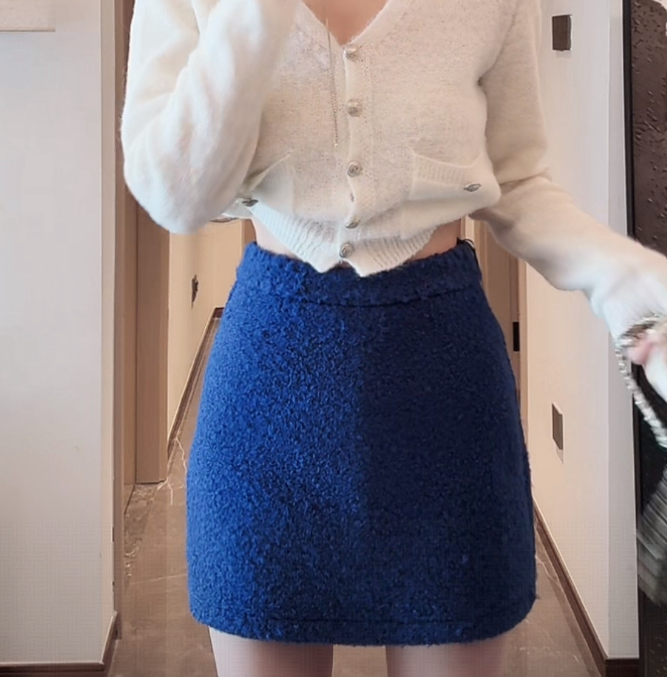 单独宝蓝色羊圈毛短裙