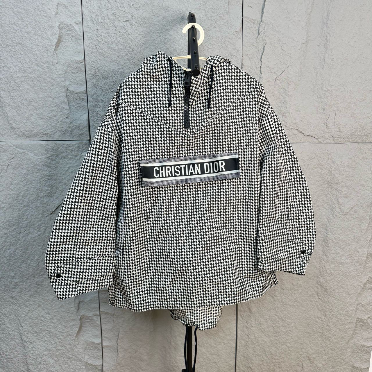 未使用 DIOR/迪奥 千鸟格纹小蜜蜂刺绣冲锋衣 YS000596