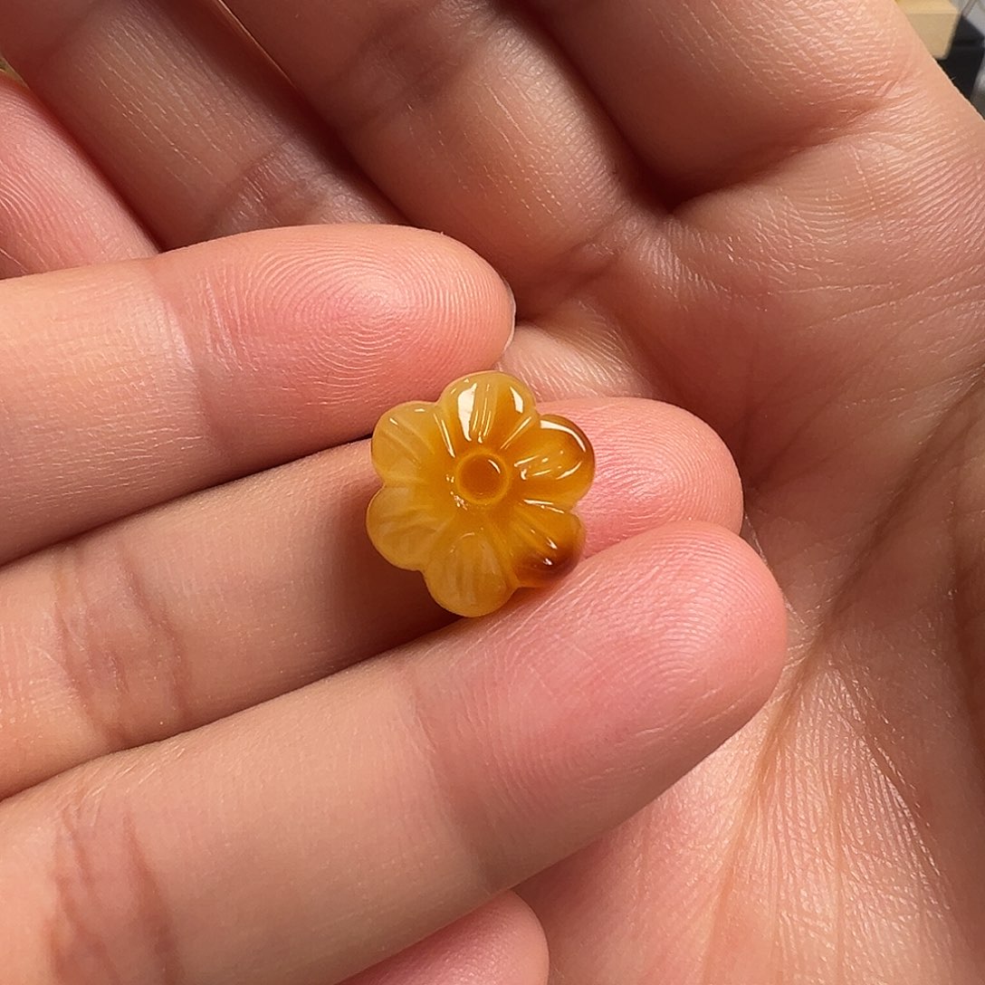 蜜蜡颈饰未镶嵌梅花（打孔不退换）