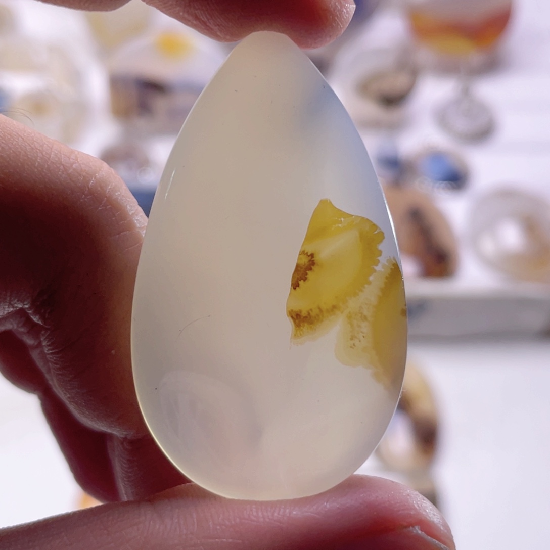 玛瑙/玉髓未镶嵌珠宝奇石