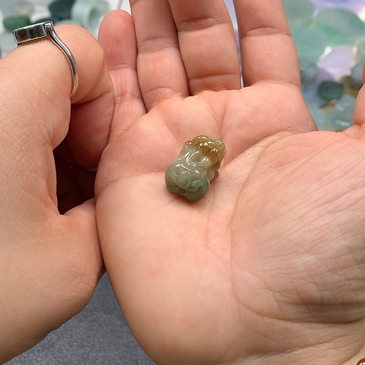 格***格翡翠未镶嵌颈饰不退不换