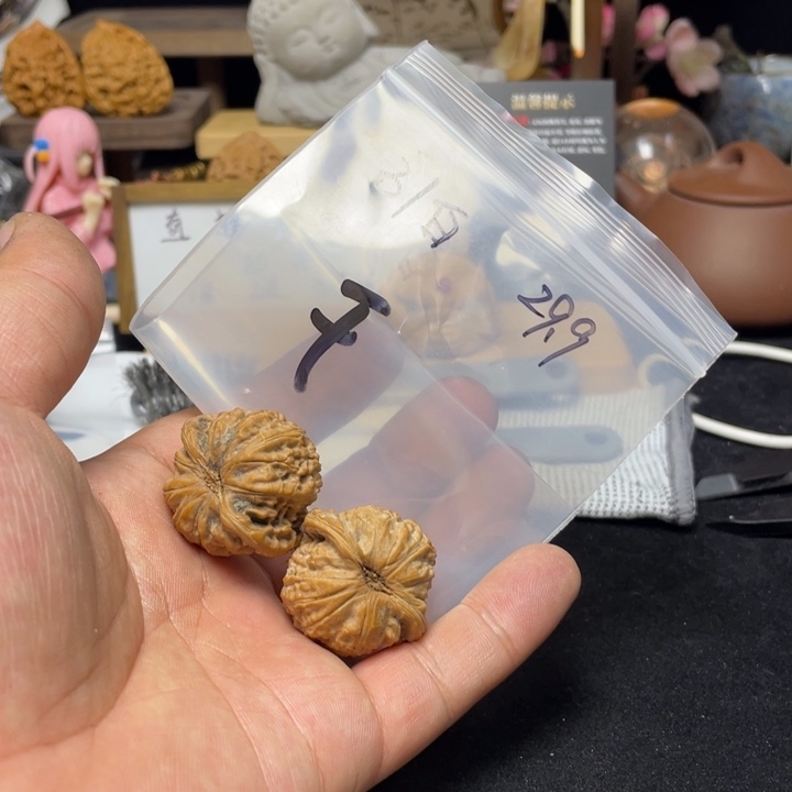 文玩核桃把件干白狮子