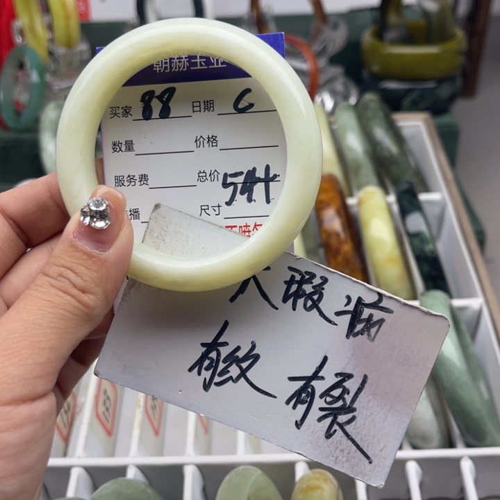 蛇纹石玉未镶嵌手镯