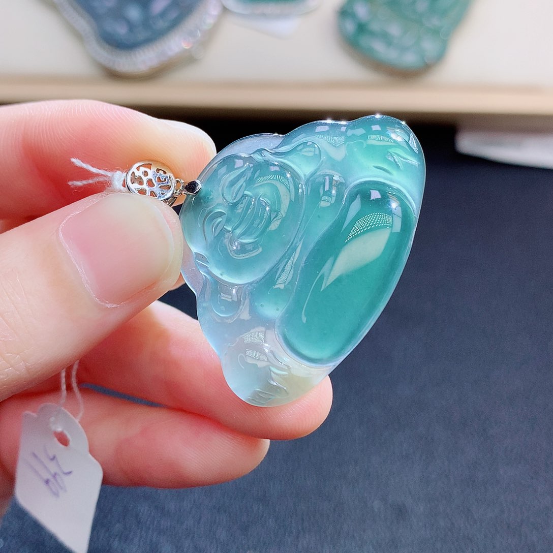 翡翠颈饰未镶嵌翡翠