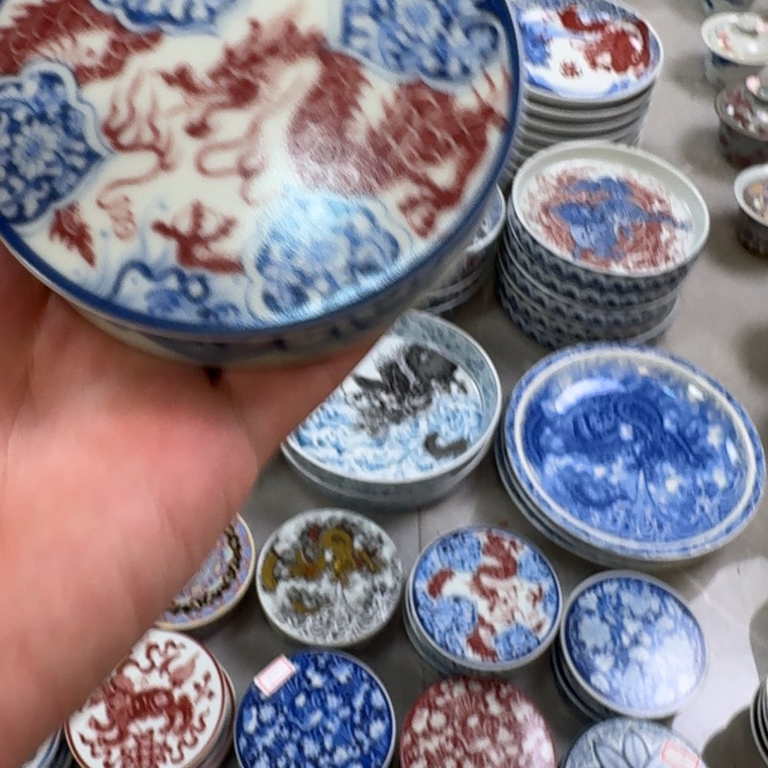 杯釉里红如意穿花龙盖置