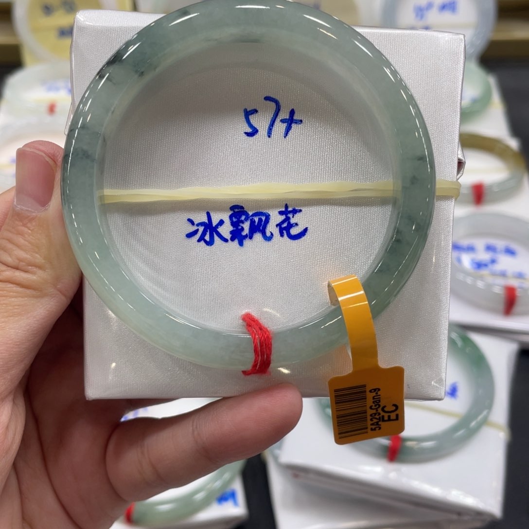 翡翠手镯未镶嵌?*蓝翡翠手镯