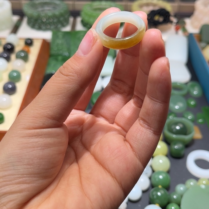 小***满和田玉未镶嵌珠宝半成品糖白戒圈19