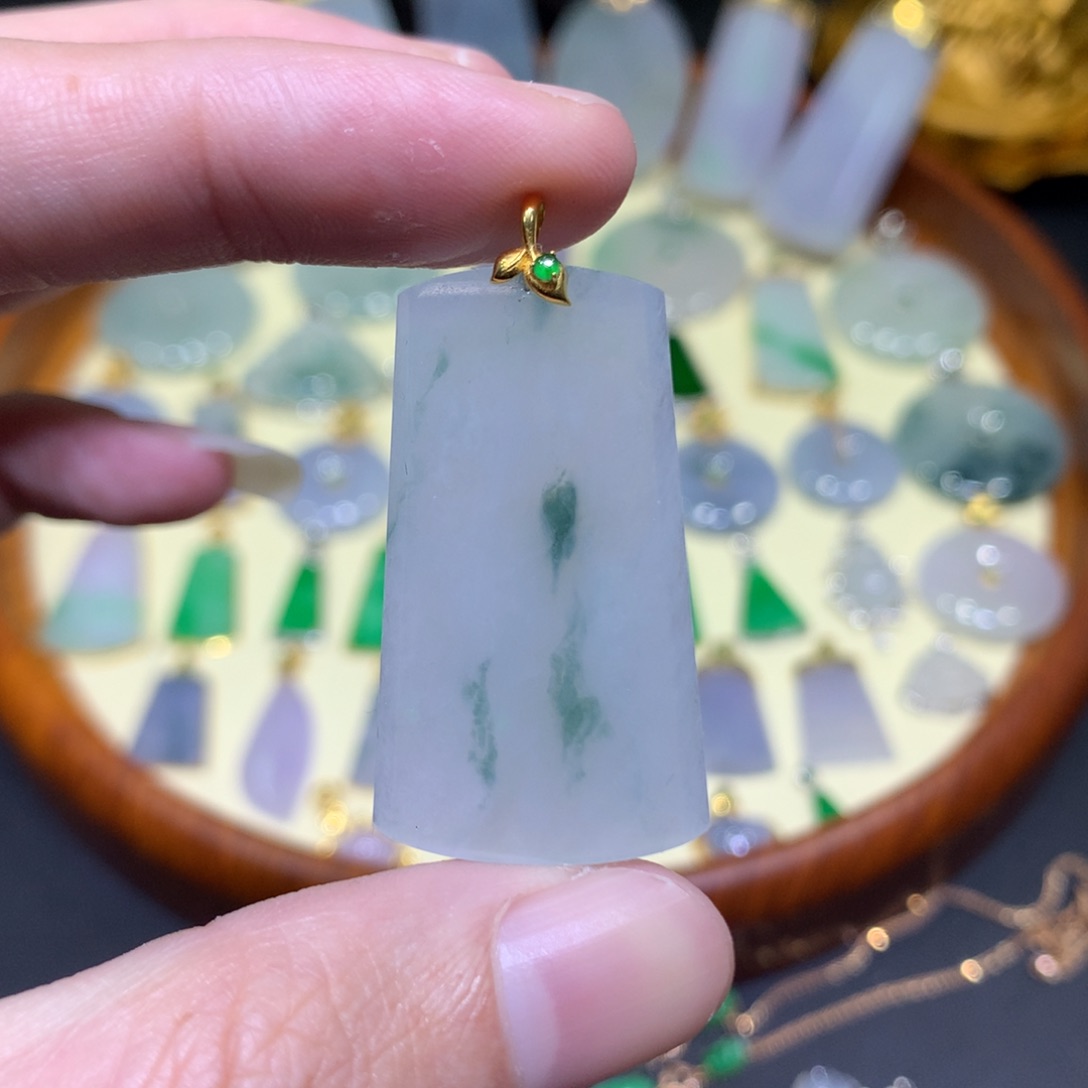翡翠吊坠(不含链)18K金镶嵌
