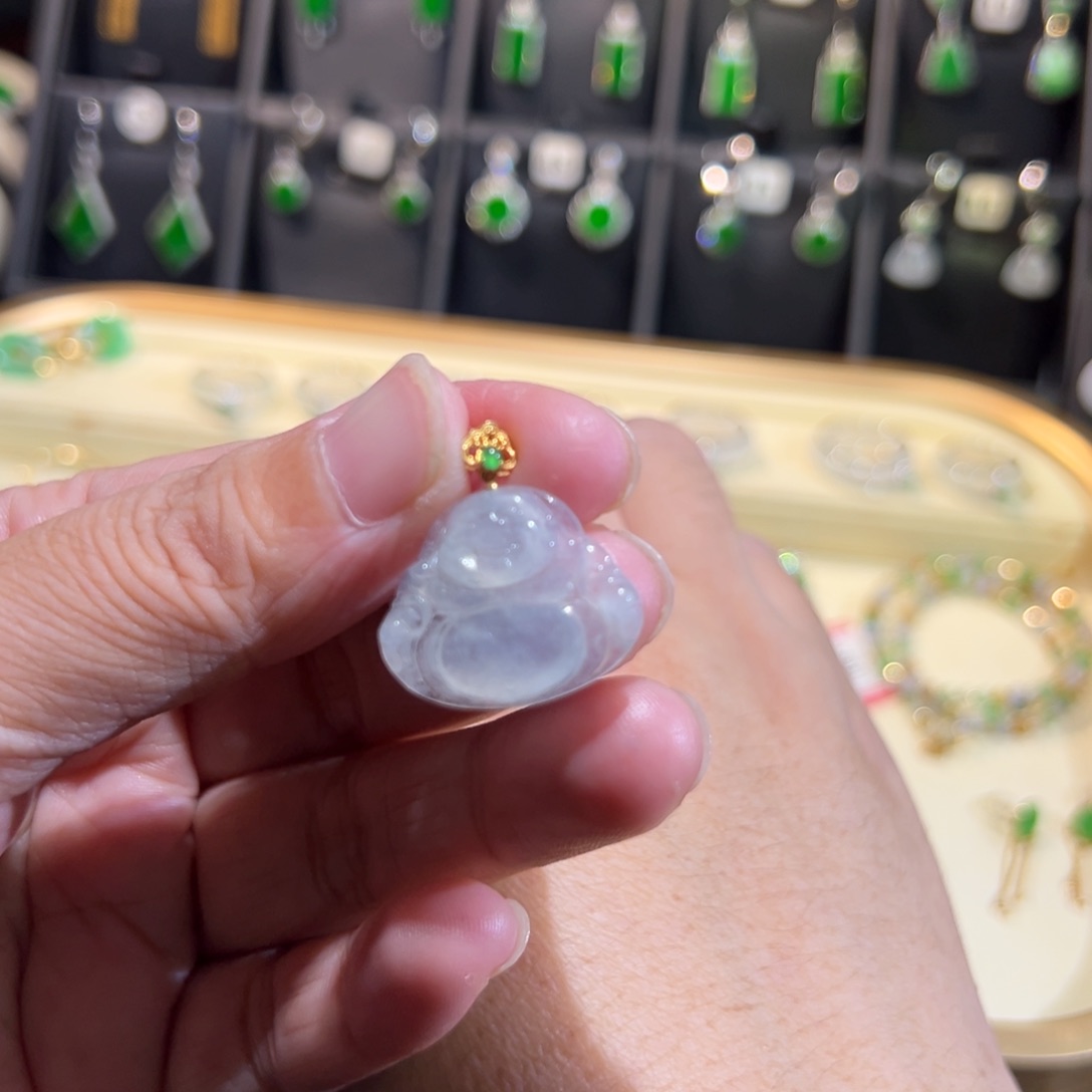 翡翠18K金镶嵌颈饰吊坠