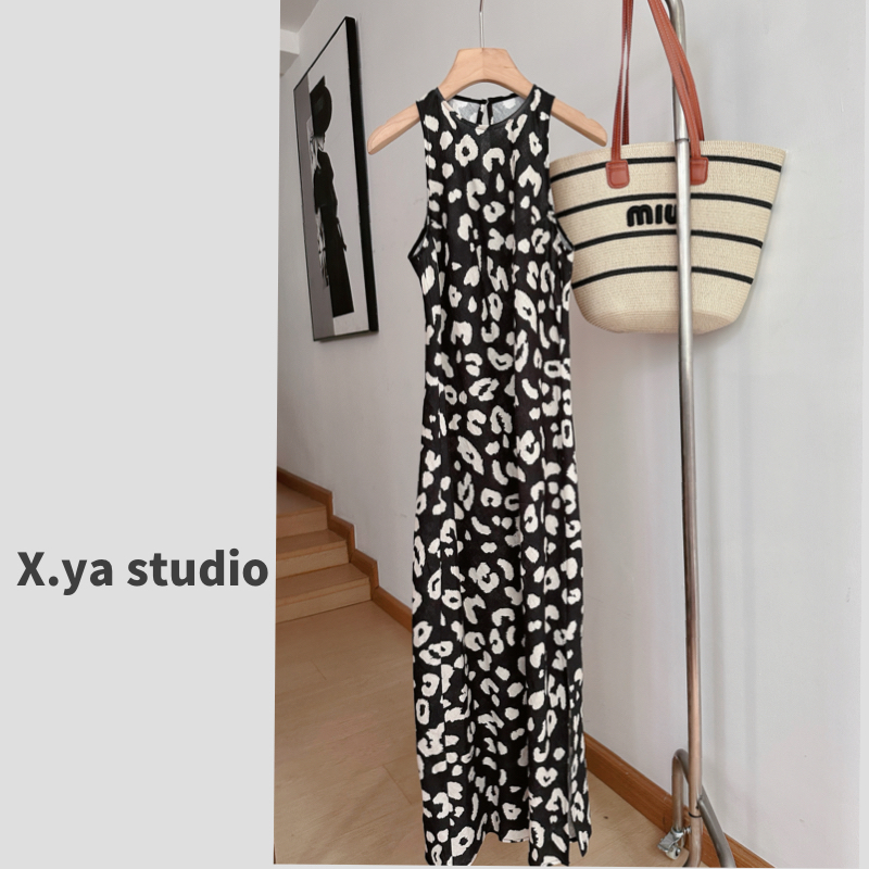 南油小雅黑色港风复古轻奢名媛气质高端长裙海边度假无袖连衣裙