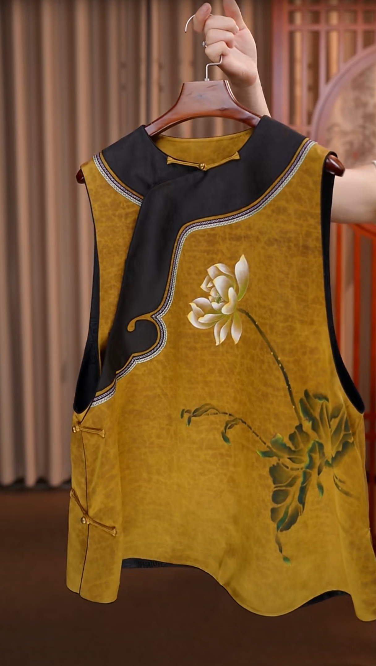 寨优袡【20410】香云纱重手工百搭手绘马甲(首播价)