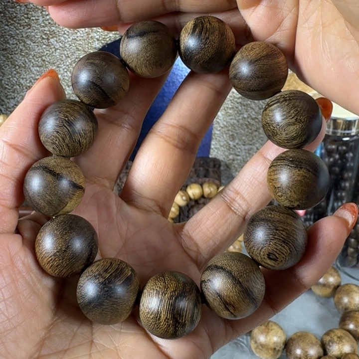 沉香手串火**！白棋局虎纹楼