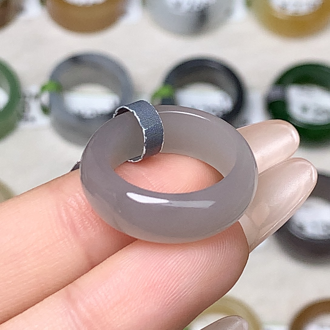 未镶嵌戒指和田玉