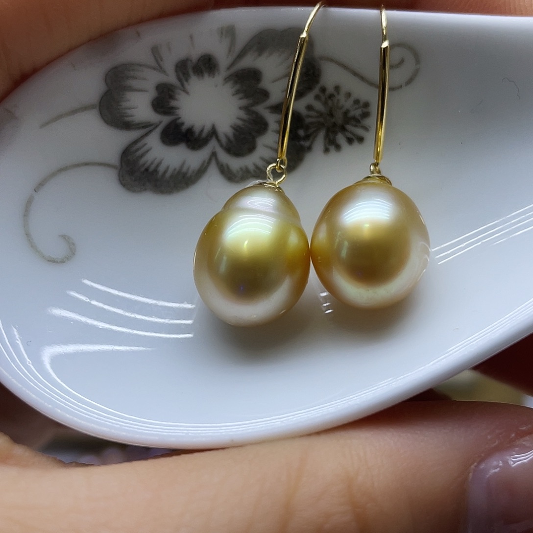 18K金镶嵌海水珍珠耳饰