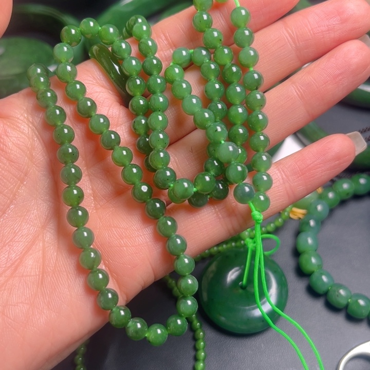 知***乐和田玉未镶嵌颈饰