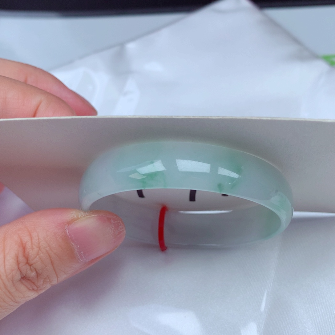 翡翠手镯未镶嵌翡翠