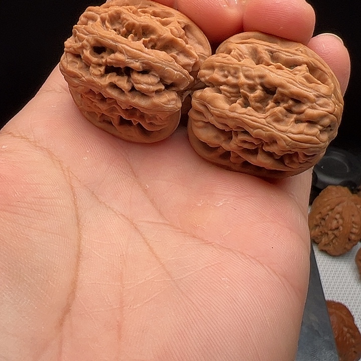 文玩核桃把件梁*哒玉柱