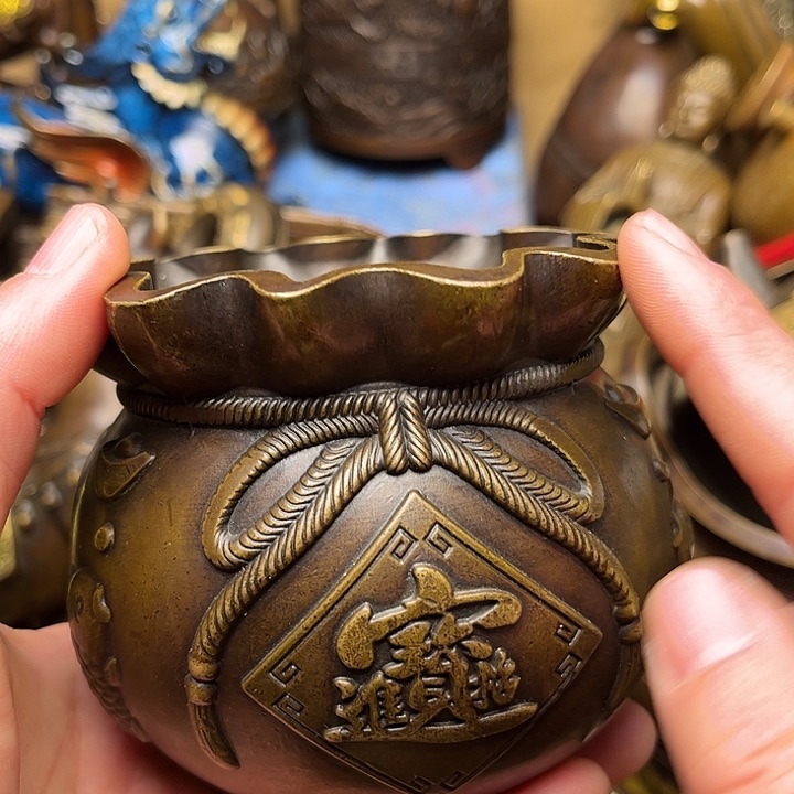精美铜器批发档口