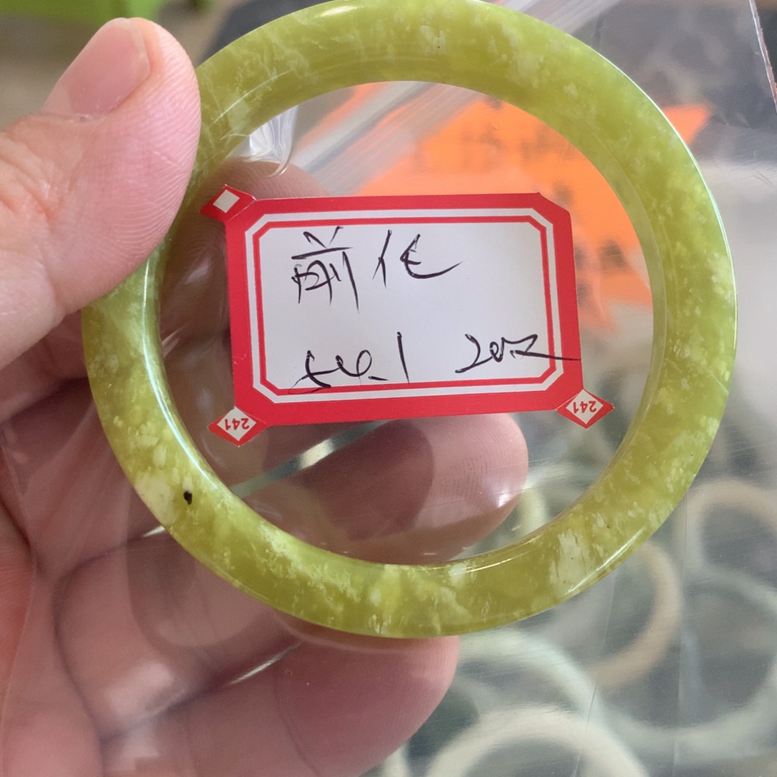 透闪石-蛇纹石玉手镯未镶嵌前****?