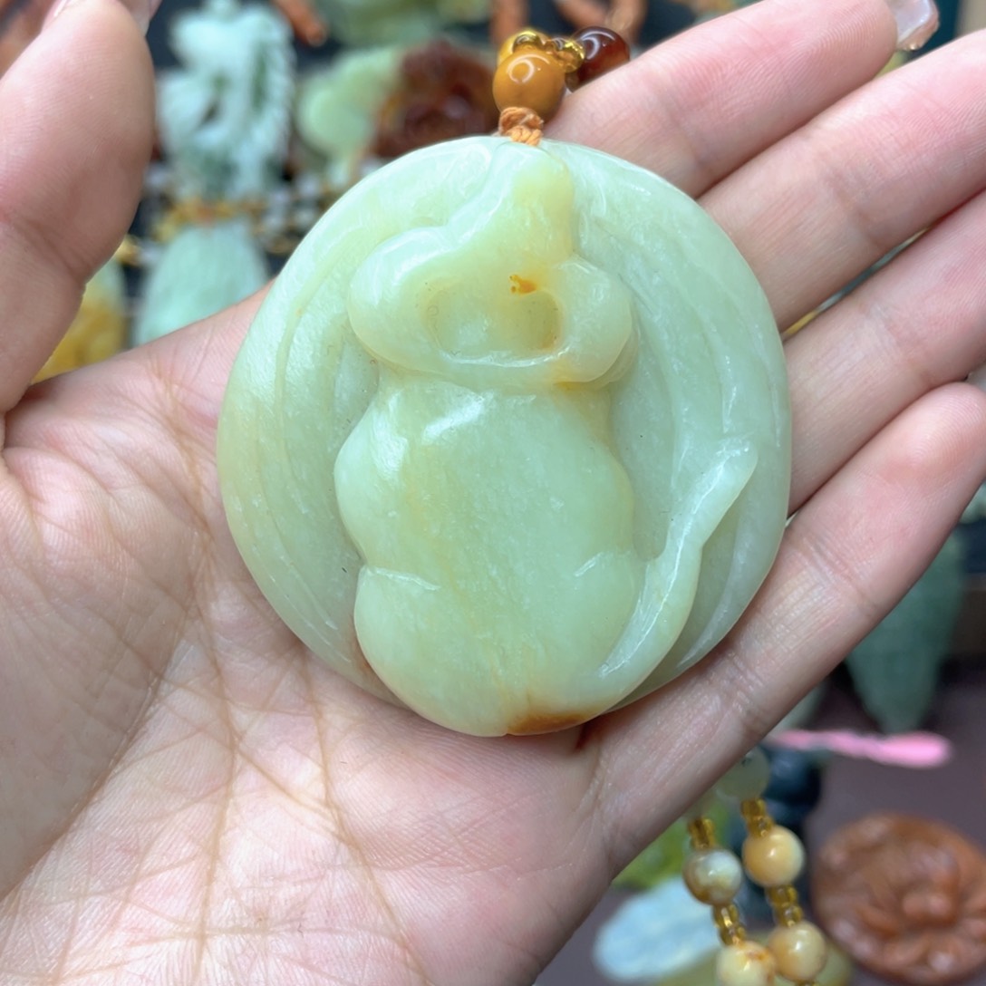 蛇纹石玉颈饰未镶嵌
